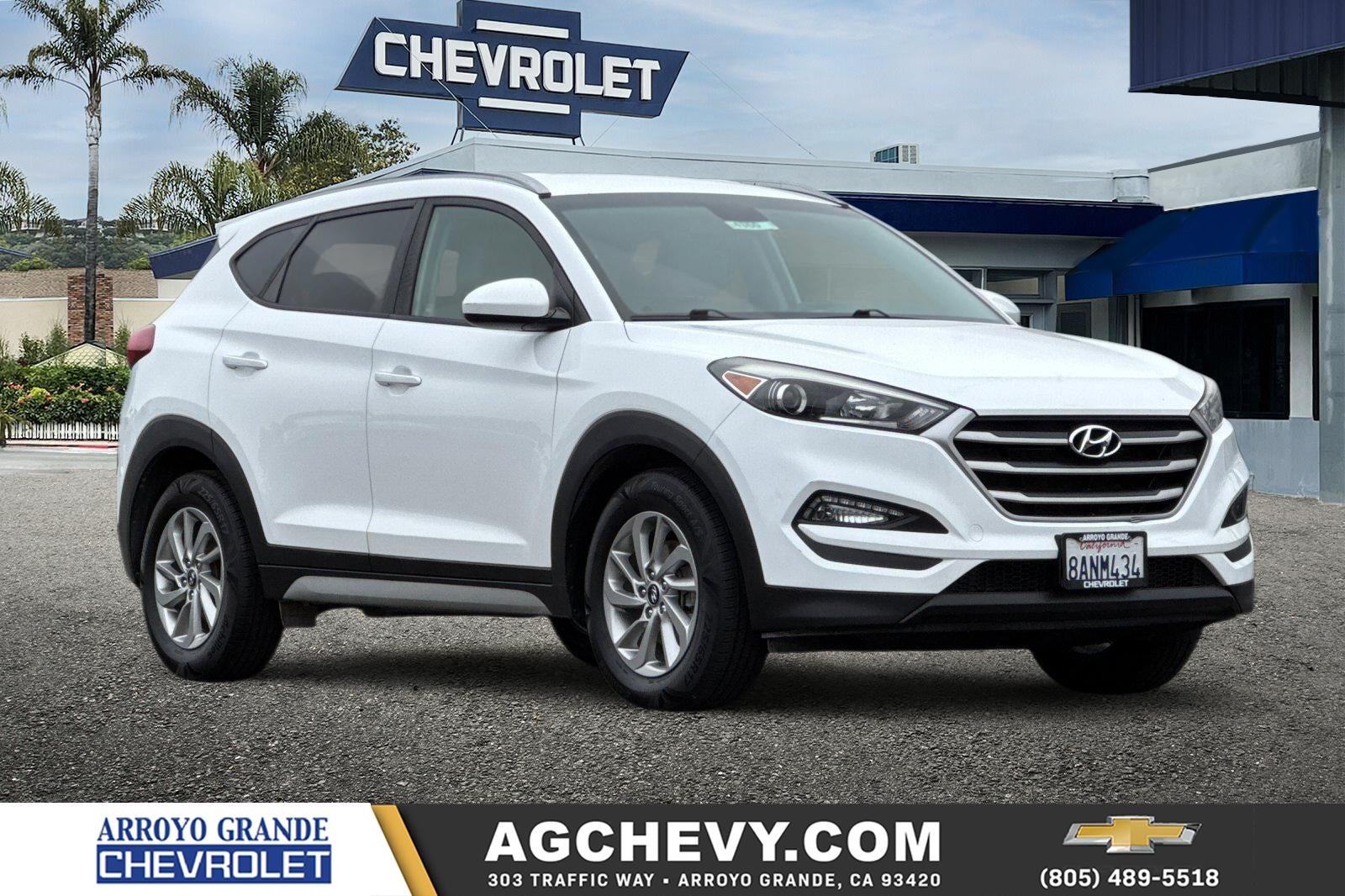 2018 Hyundai Tucson SEL in Dazzling White — front three-quarter view